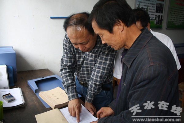 08 查閱掃盲資料.jpg