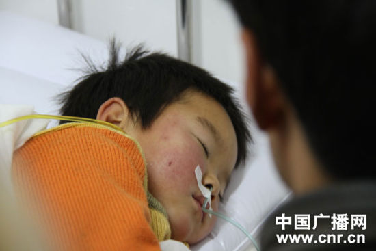 正在接受治療的孩子 圖片來(lái)源:中國(guó)廣播網(wǎng) 正在接受治療的孩子 圖片來(lái)源:中國(guó)廣播網(wǎng)