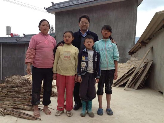 云南紅河州委宣傳部長伍皓主動(dòng)公布其公車牌號