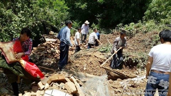 安兒村店子組李俊峰4間上房,2間圈舍倒塌.jpg