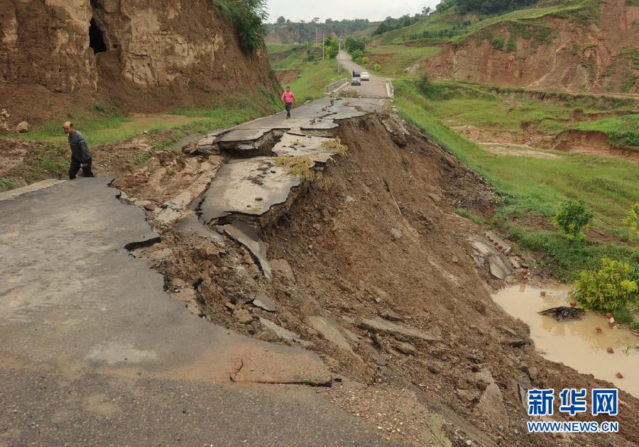 (社會(huì))(3)甘肅清水縣連遭暴雨襲擊