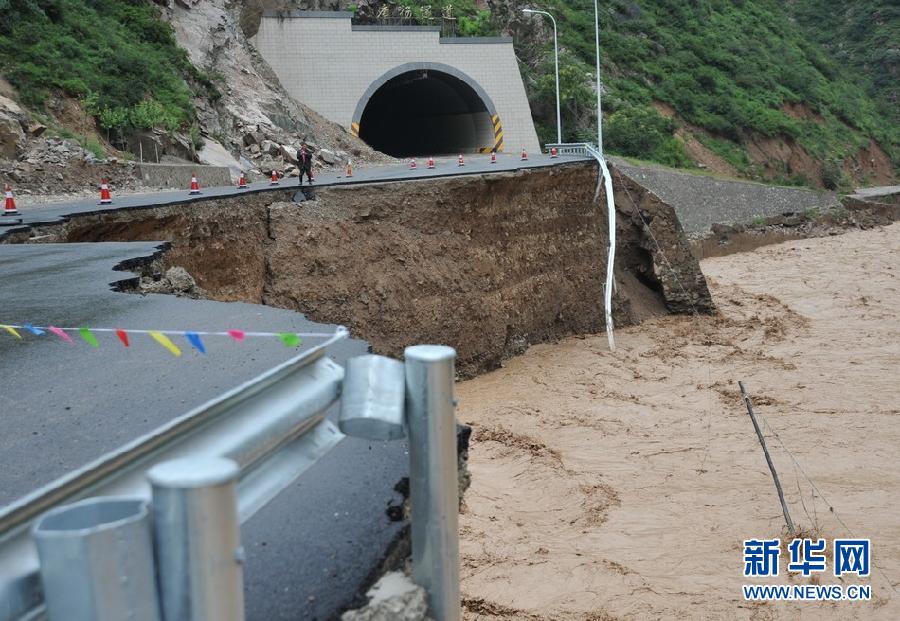 (社會(huì))(2)甘肅清水縣連遭暴雨襲擊