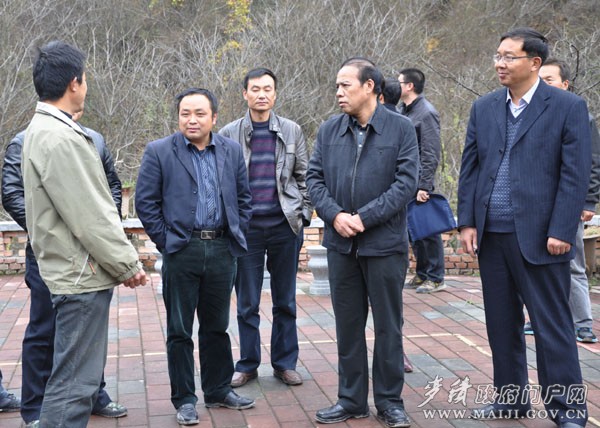 (在東岔鎮(zhèn)桃花坪村石碑溝桃花源養(yǎng)殖場調(diào)研)