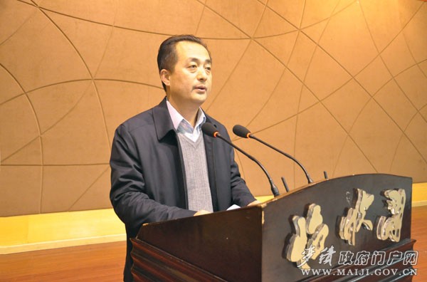 區(qū)委副書記、區(qū)長成少平主持茶話會 區(qū)委副書記、區(qū)長成少平主持茶話會