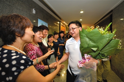 8��15������Ⱦ���������Σ���һ�������е��H��ͬ�¸�e��