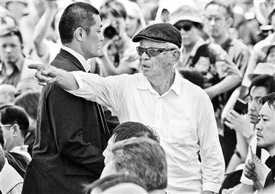 安倍沖繩致辭遭噓“回去吧” 外媒稱(chēng)在日不尋常