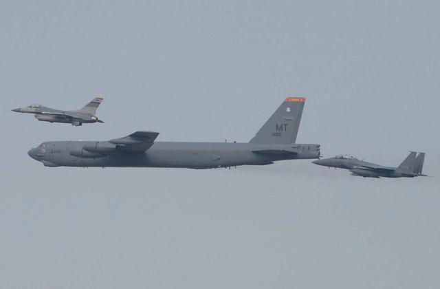 美B-52轟炸機(jī)飛越朝鮮半島 回應(yīng)朝鮮氫彈試驗(yàn)