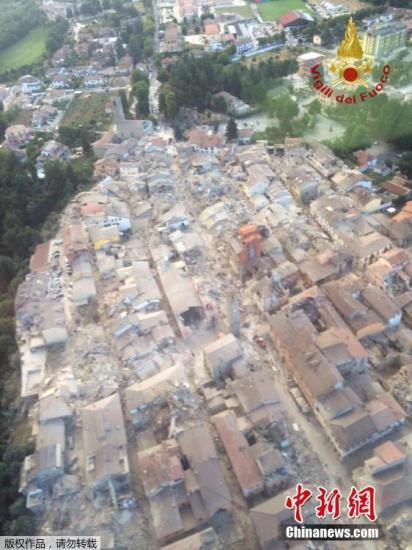 航拍地震災區(qū)。