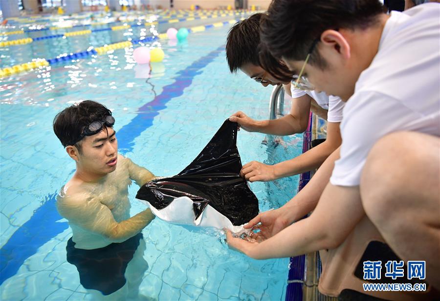 (科技)(1)仿生蝠鲼潛航器在西安研制成功