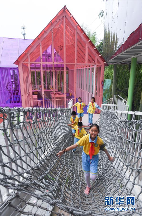 (社會(huì))(2)“最美鄉(xiāng)村小學(xué)”迎來開學(xué)季