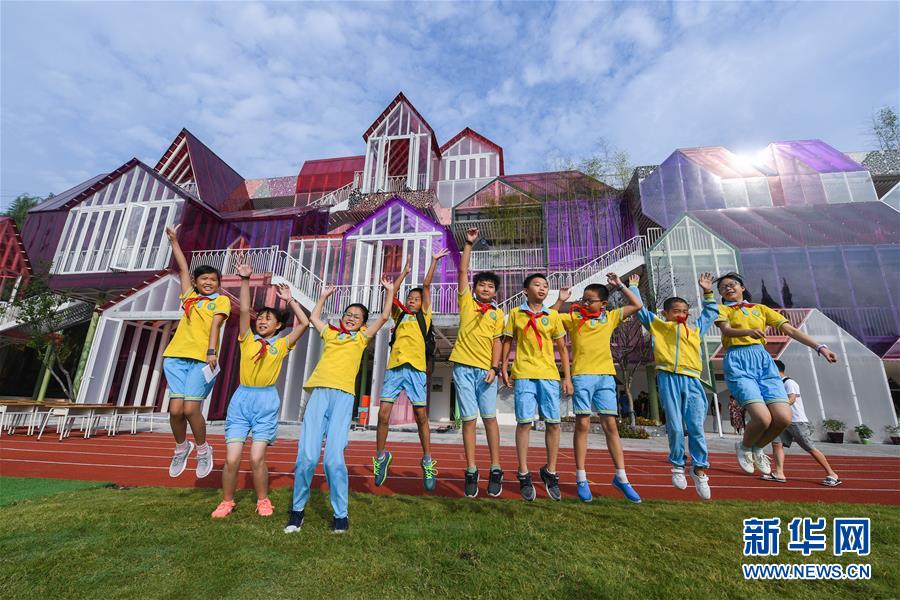 (社會(huì))(3)“最美鄉(xiāng)村小學(xué)”迎來開學(xué)季