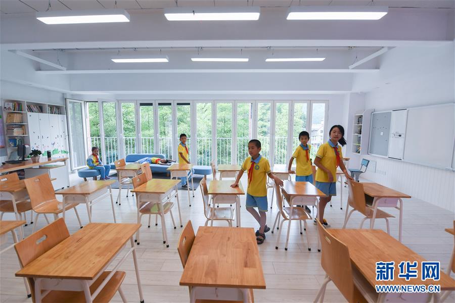 (社會(huì))(7)“最美鄉(xiāng)村小學(xué)”迎來開學(xué)季