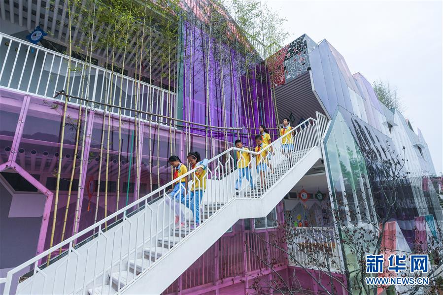 (社會(huì))(9)“最美鄉(xiāng)村小學(xué)”迎來開學(xué)季