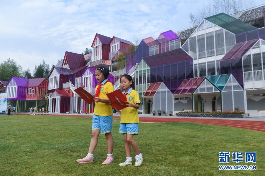 (社會(huì))(10)“最美鄉(xiāng)村小學(xué)”迎來開學(xué)季
