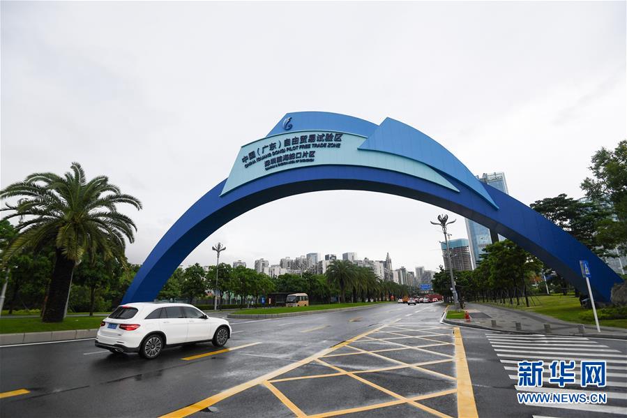 (新華全媒頭條·圖文互動)(14)創(chuàng)造新時代中國特色社會主義的更大奇跡——以習近平同志為核心的黨中央關(guān)心經(jīng)濟特區(qū)發(fā)展紀實