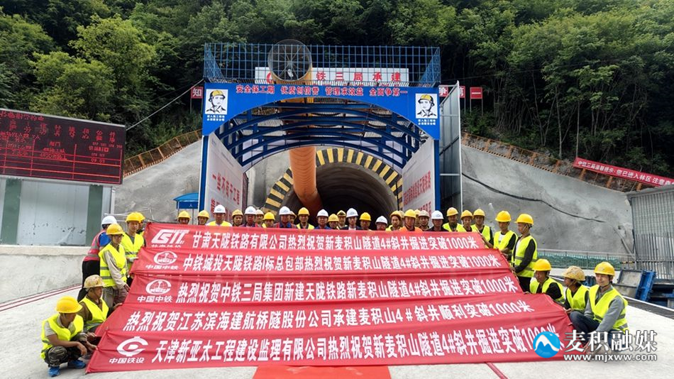 37c7076b47613941b78cad4d7856174